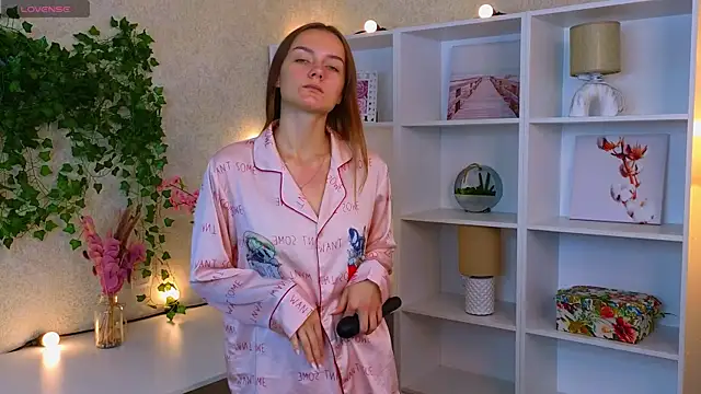 LouisaChaobal online show from September 22, 1:37 am