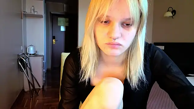 Elieiza xo online show from June 1, 8:38 am