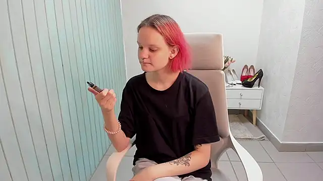 Elieiza xo online show from September 18, 2:21 am