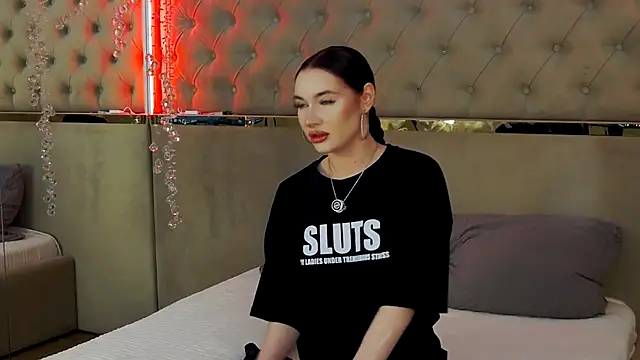 RoxyDoll  online show from October 15, 5:15 pm