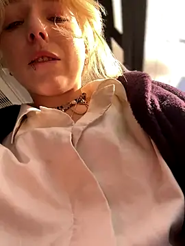 EveLittleSinner online show from September 28, 9:03 am