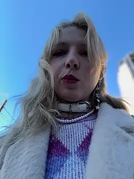 EveLittleSinner online show from October 17, 9:45 am