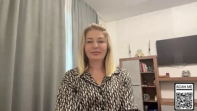 Blondie xoxoxo online show from October 3, 9:36 am