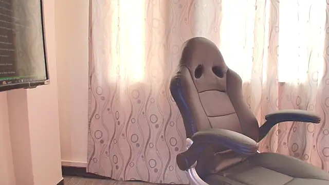 DarlingDuchess  online show from October 21, 2:10 pm