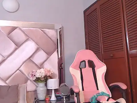 Ashleyroberst online show from September 25, 5:44 pm