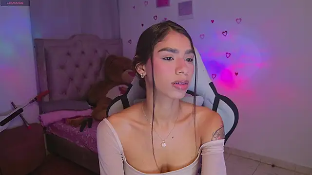 BrunetteAdams001 online show from March 21, 2:05 am