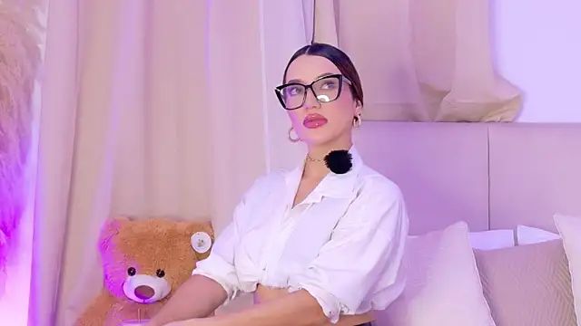 Bella-taylorr online show from April 19, 6:35 am