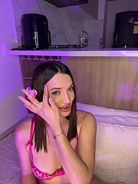 Bella-taylorr online show from March 18, 7:13 am