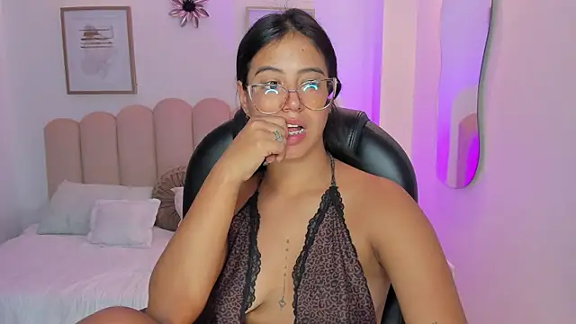 raven stonee online show from March 1, 2:55 am