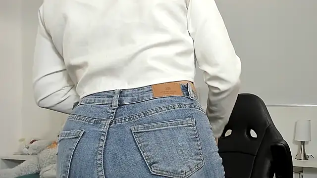 Ms milarose online show from December 4, 7:25 pm