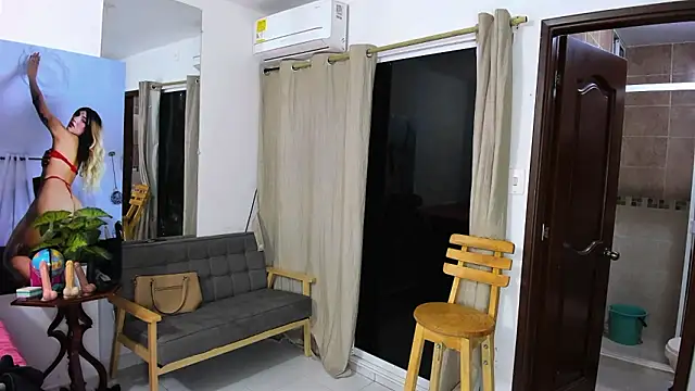 zou quira online show from February 18, 3:27 am