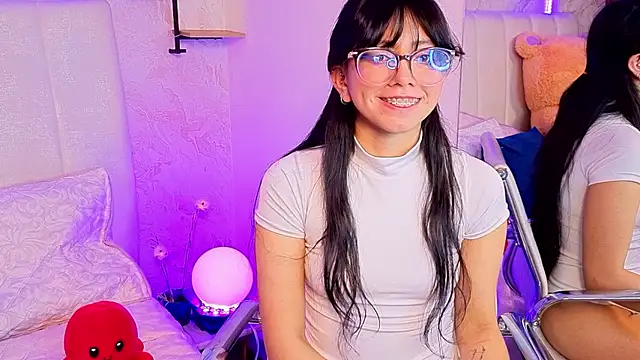 VioletxBloom online show from January 16, 8:05 pm