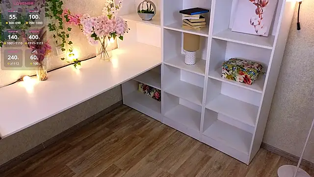 TraciMyntti online show from October 3, 1:54 am