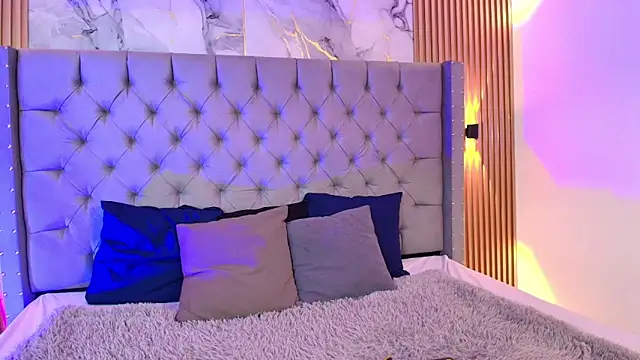 Suxan White  online show from February 24, 1:32 pm