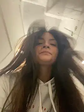 Danielaeliana online show from November 20, 9:05 pm