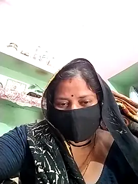 Rajnee33A online show from April 17, 4:03 am