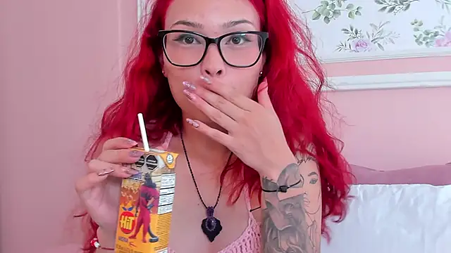 mae lyra online show from June 1, 7:37 pm