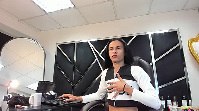 Aisha hotts777 online show from November 9, 9:44 pm