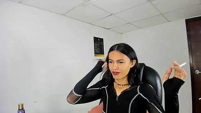 Aisha hotts777 online show from November 30, 4:38 am