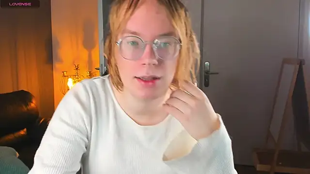 Amanda Butlerr online show from October 4, 10:32 am