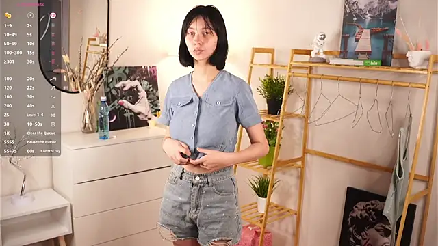 SuzanneHowse online show from October 15, 7:33 am