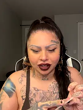 chicanachic13 online show from September 26, 5:05 am