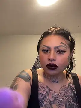 chicanachic13 online show from September 9, 2:44 am