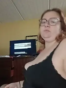 XEmoxkittyx online show from May 27, 6:27 pm