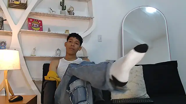 BEAUTY BOYS1 online show from September 12, 7:18 am