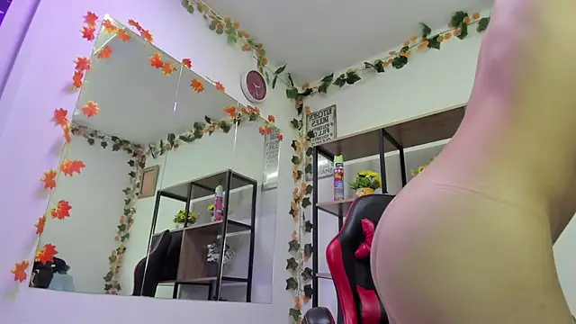 Tammy Thompson  online show from November 24, 1:13 pm