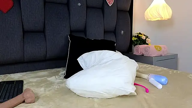 Calipso Parisi online show from February 7, 2:21 pm