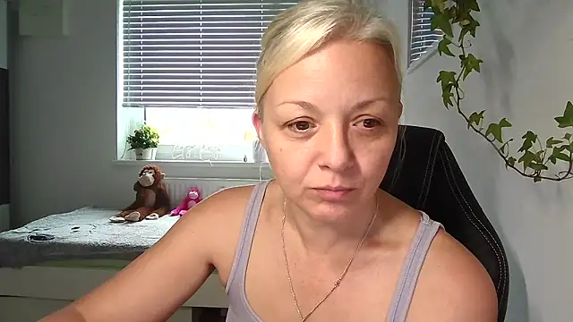 Linsy Kim online show from November 9, 7:48 am