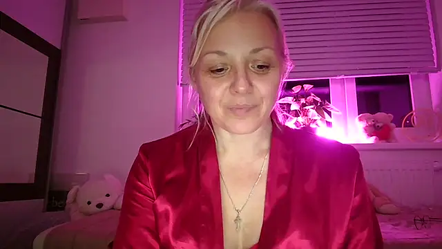 Linsy Kim online show from March 7, 8:27 pm