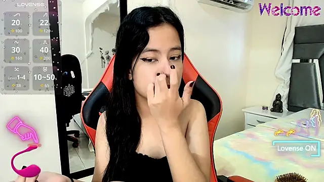 MiniLove 01 online show from April 11, 12:09 pm