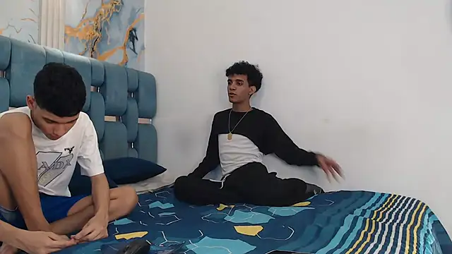 PRETTY FEM online show from March 29, 5:06 am