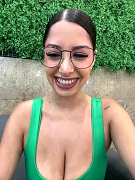 luvely online show from December 5, 9:05 pm