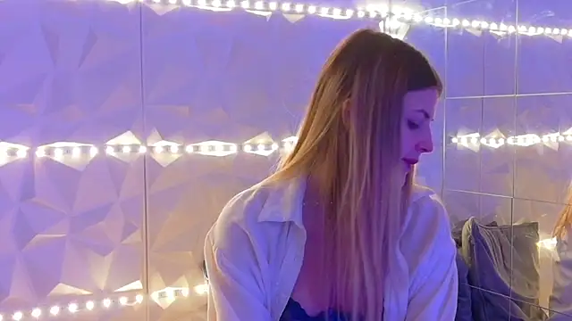 Aishha  online show from December 17, 5:44 am