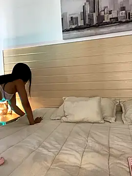 GabiHills online show from September 18, 7:01 pm