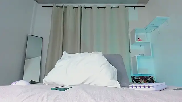 Selenafox 0 online show from October 7, 2:05 am