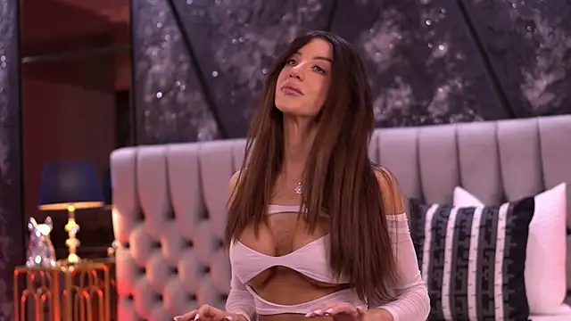 StephieRouse online show from February 6, 7:45 am