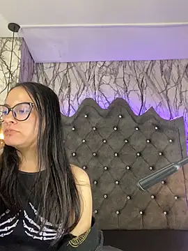 Zami Escobar of online show from October 8, 8:35 pm