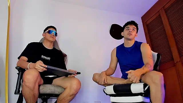 sotooliver3 online show from November 6, 9:32 pm