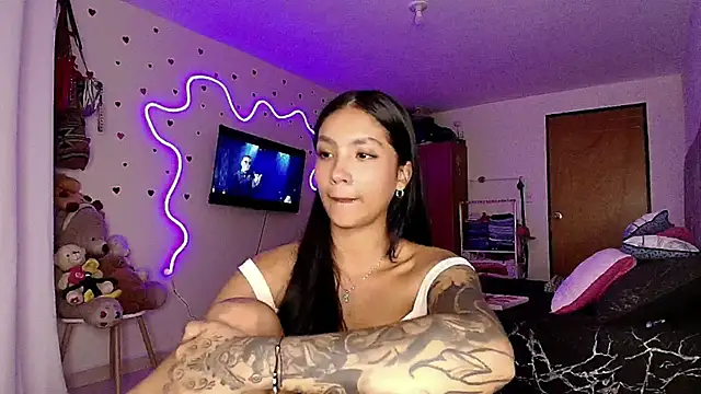 mia yireth online show from February 20, 2:54 am