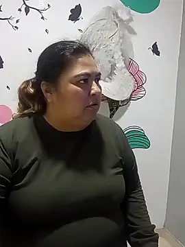 curvy diva  online show from November 19, 9:20 am