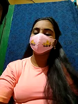 mini-queen online show from October 26, 5:30 pm