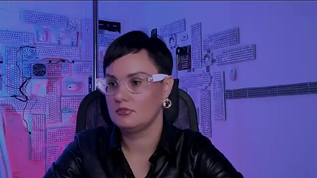 LauraDavidsons online show from November 12, 4:27 pm