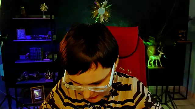 LauraDavidsons online show from December 19, 4:54 pm