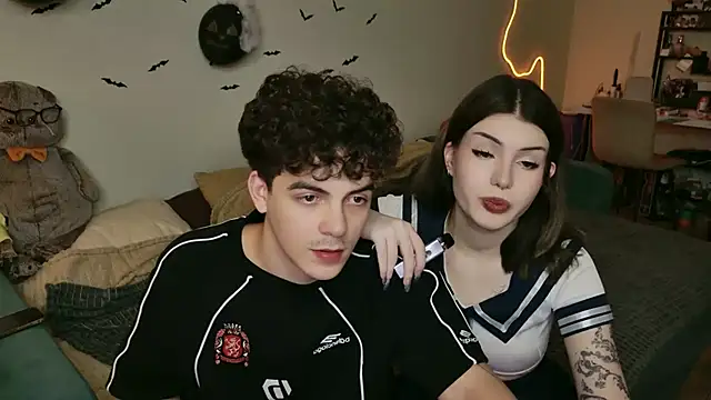 Alice18James online show from October 18, 8:32 pm