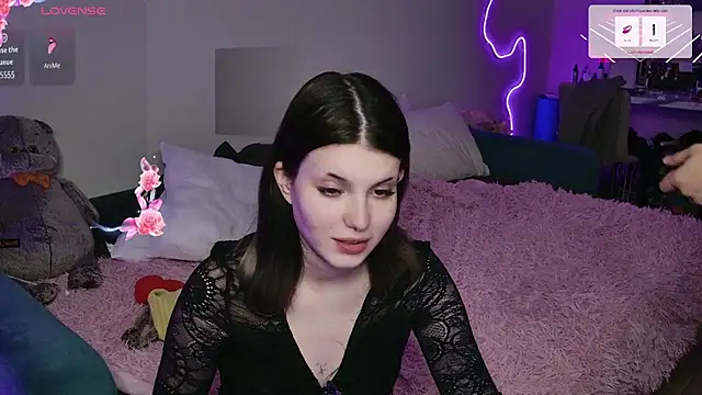 Alice18James online show from October 7, 7:40 pm