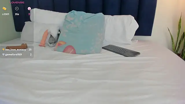 sophieturner mg online show from October 2, 8:03 pm